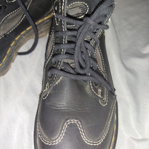 Dr Martens Boys size 5  Black Shoes (ladie 7.5) - Picture 2 of 6